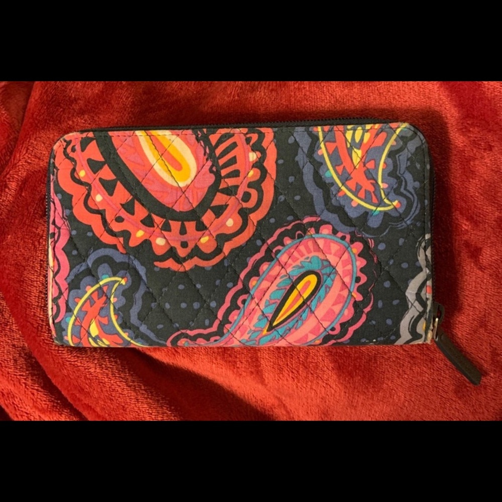 Vera Bradley zip around accordion wallet